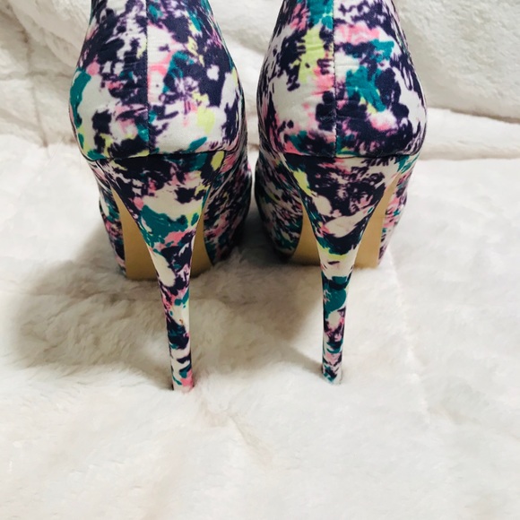 *New* Floral Multicolor Lily Platform Heels - Picture 5 of 8